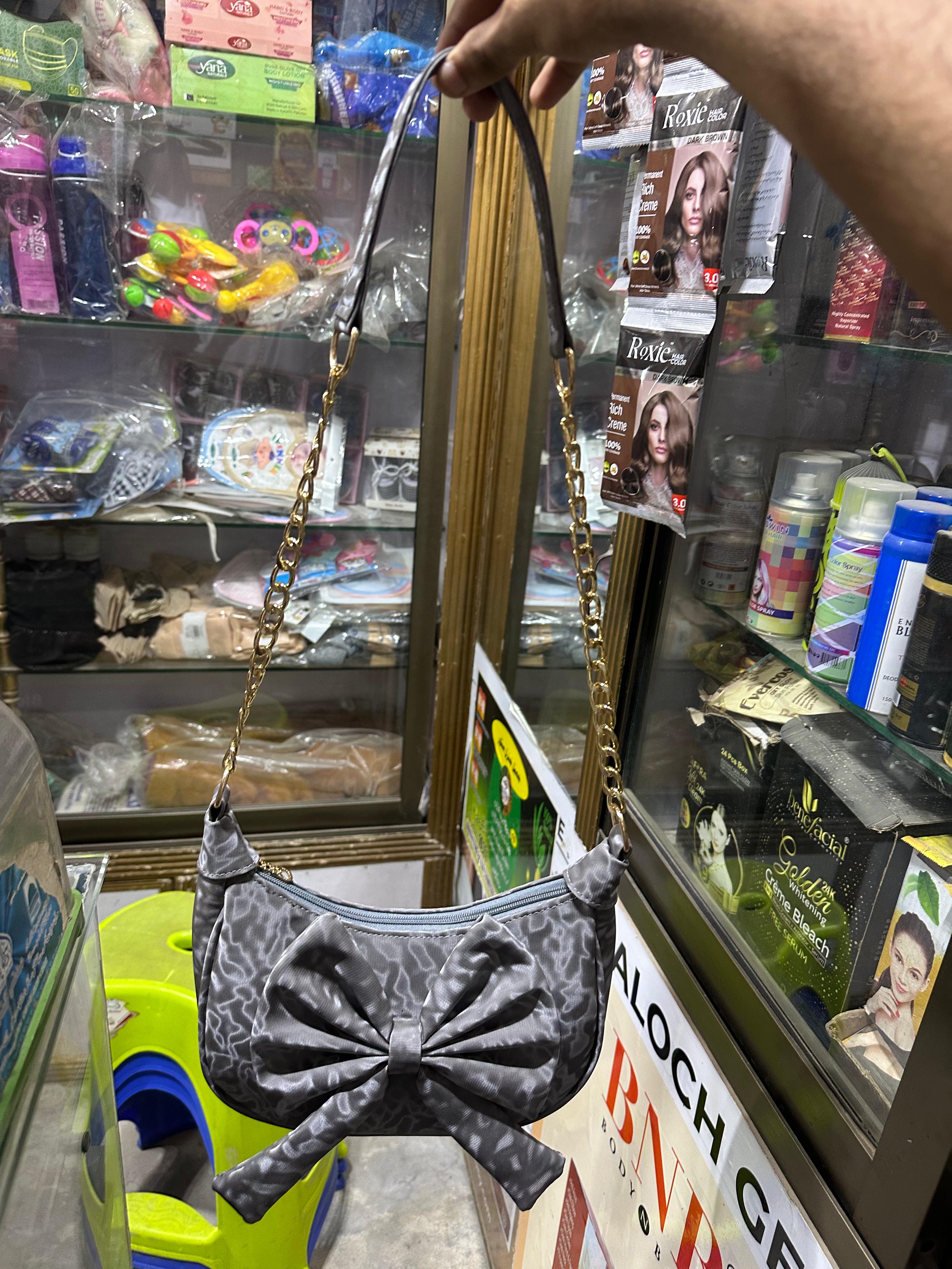 Shoulder Bag With Stylish Gold Chain Strap